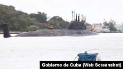 El submarino de propulsión nuclear Kazan durante su entrada a la bahía de La Habana, el 12 de junio de 2024, como parte de una visita oficial de 5 días a Cuba.