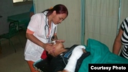 Lesionados durante el accidente reciben atención en el Hospital Celia Sánchez.