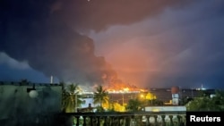 Vista del incendio en la Base de Supertanqueros de Matanzas.