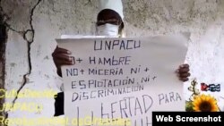 Pablo Moya Déla se manifiesta pacíficamente para exigir el respeto a sus derechos como ciudadano. (YouTube)