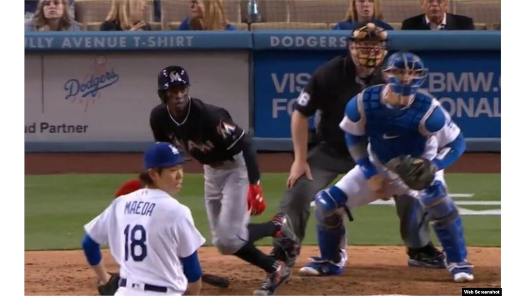 Dee Gordon impulsó la carrera del empate en la séptima entrada contra los Dodgers.