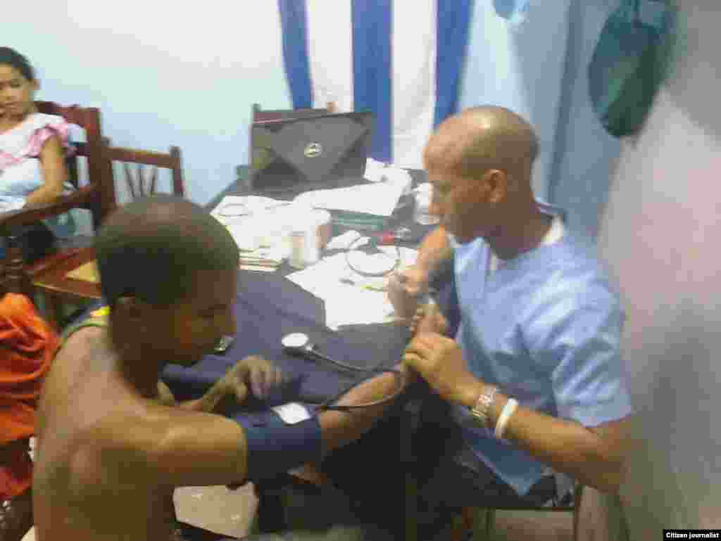 Médico activista de UNPACU atiende a los agredidos