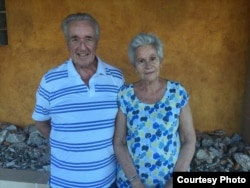 Los turistas británicos Charles y Johana Powell, Ella enfermó de neumonía en el hotel Sol Río de Luna y Mares (Charles Powell).