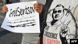 Piden libertad para Oleg Sentsov.