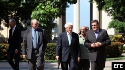 El presidente de la Cámara de Comercio de Estados Unidos, Thomas Donohue (c), visitó Cuba en 2014.