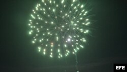 Los fuegos artificiales lanzados por la Flotilla del exilio cubano.