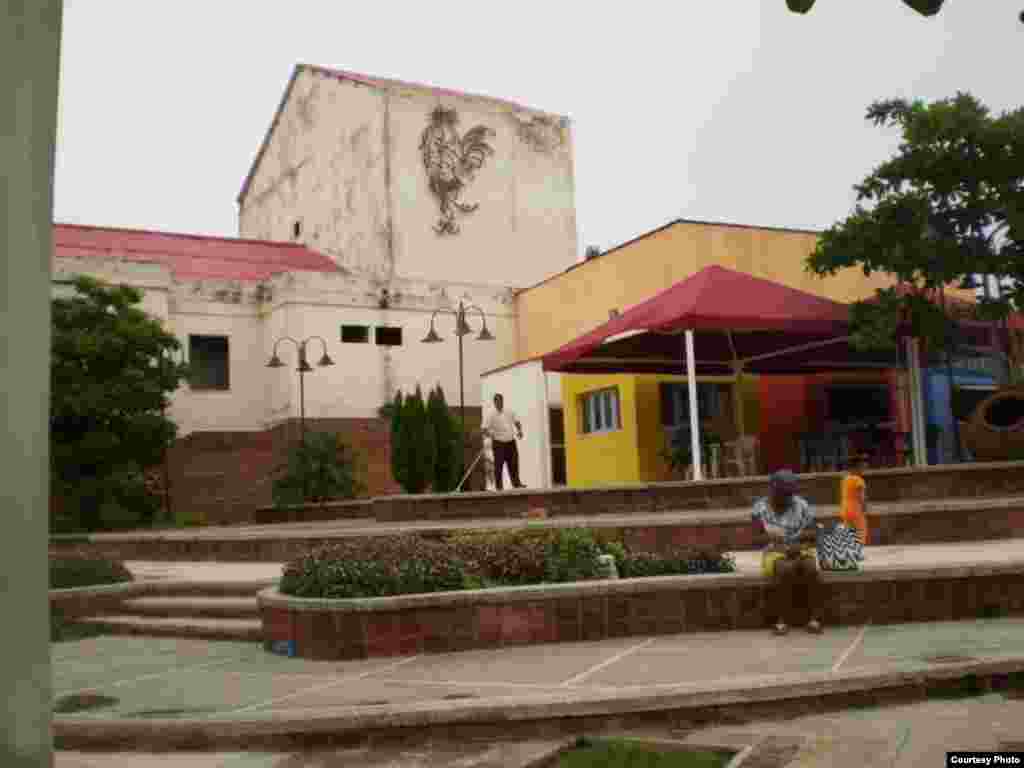 Recorrido por la ciudad de Camagüey. La conocdia Plaza del Gallo.