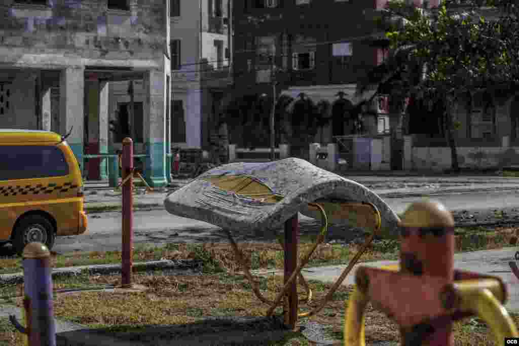 En La Habana las zonas más dañadas por el meteoro fueron las barriadas de Centro Habana, Habana Vieja, Vedado y Playa, donde el mar entró hasta 300 metros tierra adentro y los vientos huracanados causaron derrumbes totales y parciales de viviendas. Fotos: Angélica Producciones