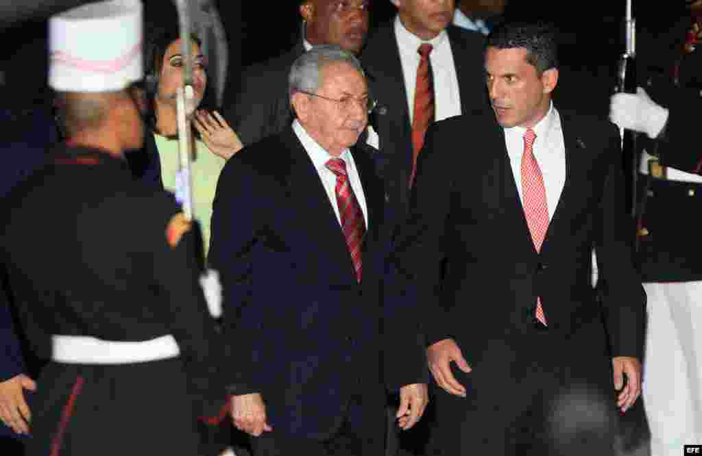 Raúl Castro en Panamá. Obama y Castro llegaron el jueves a Panamá y por la noche sus cancilleres mantuvieron la reunión diplomática de más alto nivel desde los primeros tiempos de la revolución cubana, que llegó al poder en 1959.