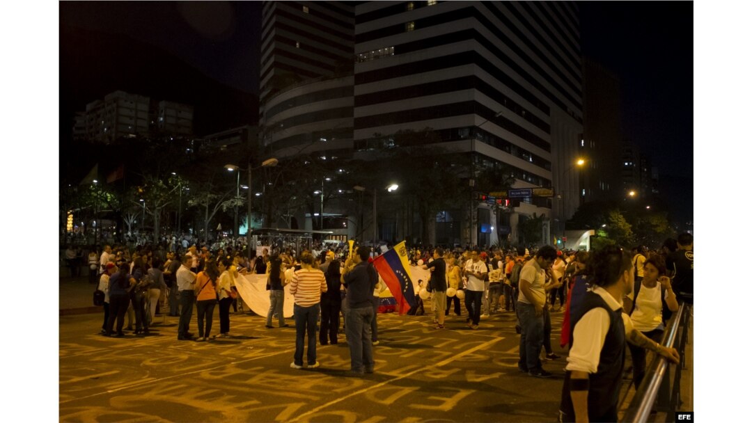 Varias personas se manifestaron en contra del Gobierno venezolano el miércoles 19 de marzo de 2014, en la Plaza Altamira, en Caracas (Venezuela).