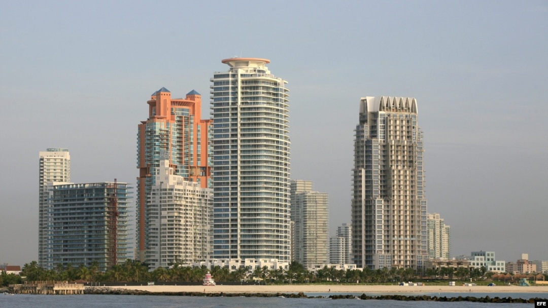 Vista general de varios edificios en Miami Beach, Florida (EEUU). 
