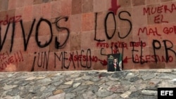 Atacantes de la sede del PRI en el estado de Guerrero, en estos días.