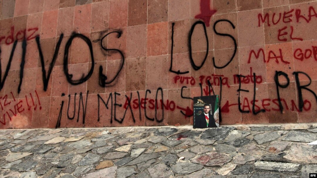Atacantes de la sede del PRI en el estado de Guerrero, en estos días.