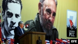 Raúl Castro inaugura el VII Congreso del Partido Comunista de Cuba. 