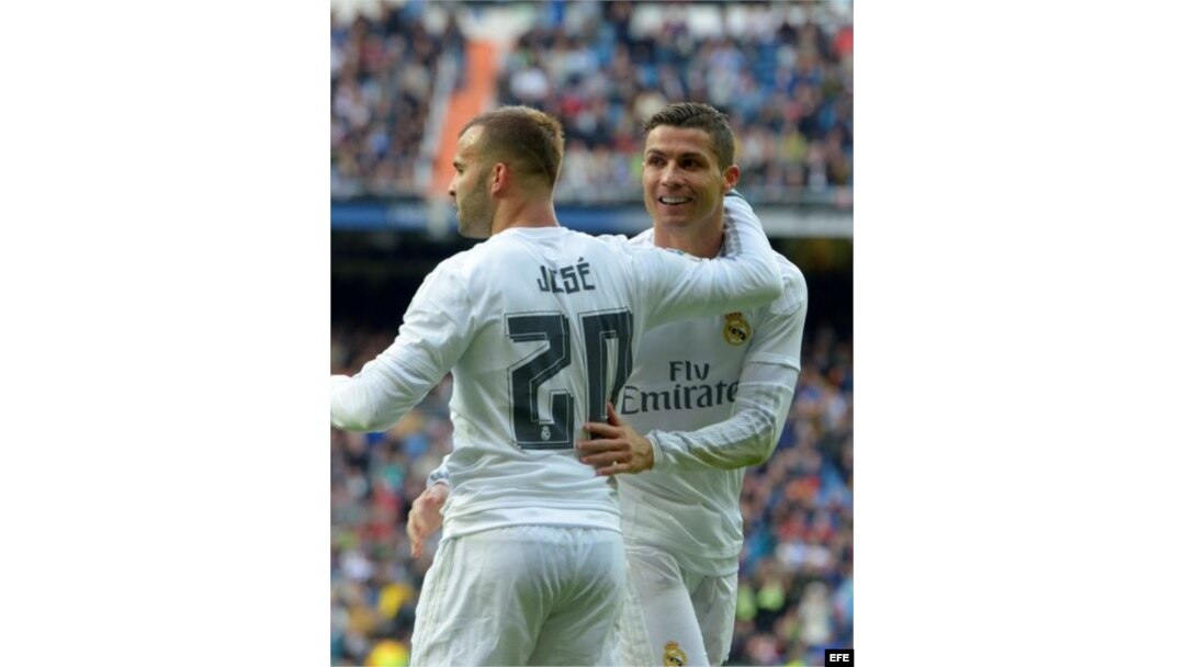 Jesé felicita a Ronaldo.
