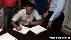 Roberto Baldoquín firmó un contrato de liga menor con Los Ángeles Angels of Anaheim.