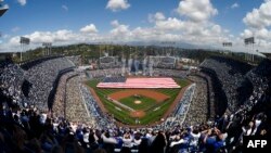 Vista del estadio de los Dodgers antes del juego entre Arizona Diamondbacks y Los Angeles Dodgers.