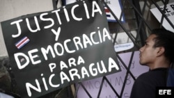 Estudiantes de la Universidad de Costa Rica (UCR) se unen a una protesta de ciudadanos nicaragüenses. (Archivo)