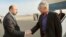 El Secretario de Defensa, Chuck Hagel, a su llegada a Tbilisi, Georgia, 