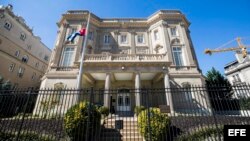 Fachada de la embajada cubana en Washington (Estados Unidos) 3 de octubre de 2017