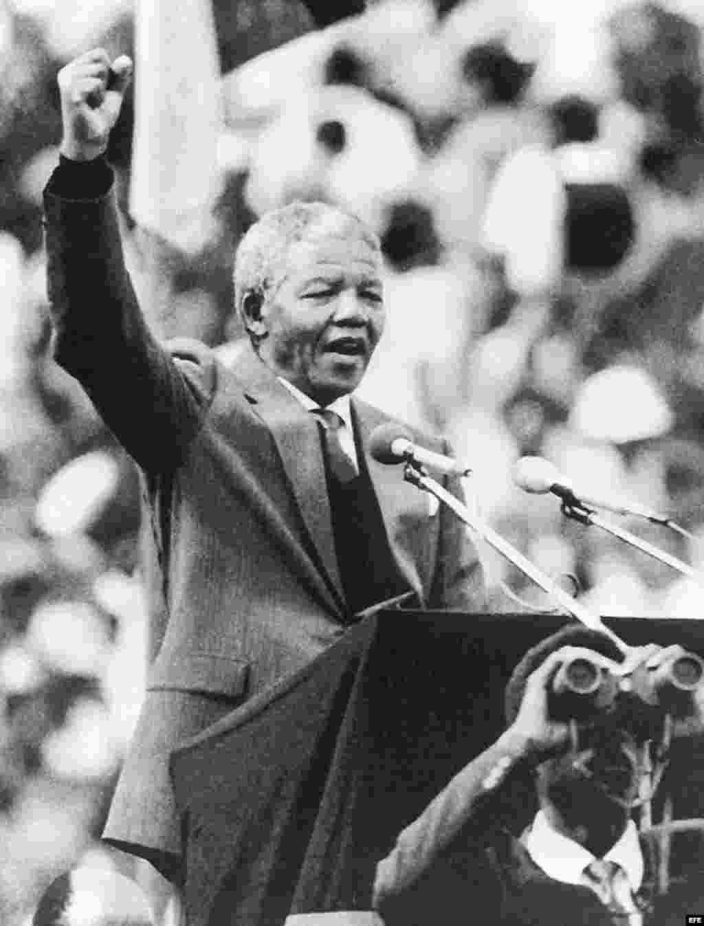 Fallece el ex presidente sudafricano Nelson Mandela a los 95 años de edad