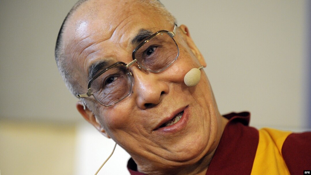 El Dalái Lama, el líder espiritual tibetano, asiste a la 16 edición de la conferencia internacional Forum 2000 en Praga (República Checa). 
