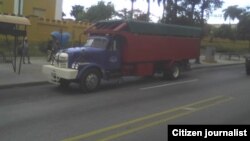 Sector privado,principal transporte para viajar en Santiago de Cuba foto Ridel Brea