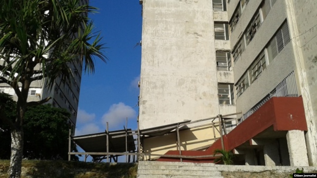Torres de la Esquina de Tejas, en deplorable estado. (Foto Steve Maikel Pardo)