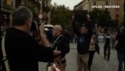 Una estatua de Franco decapitado desata la polémica en Barcelona