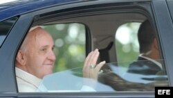 El Papa Francisco al llegar a Castel Gandolfo. 