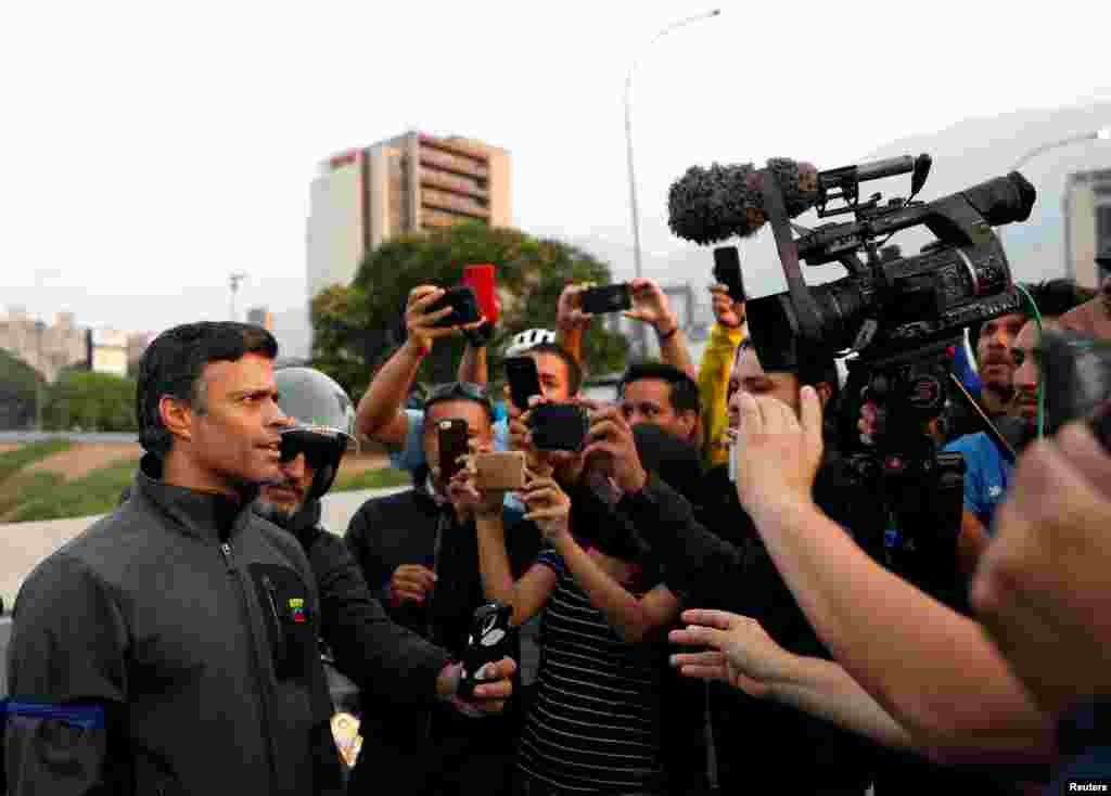 Leopoldo López liberado en el Fuerte La Carlota.