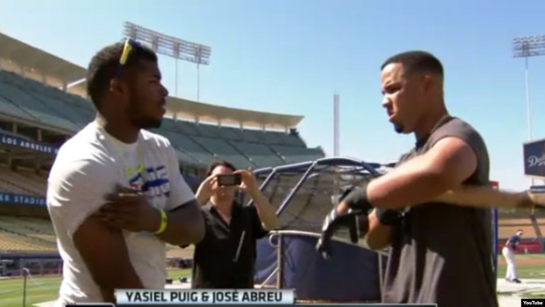 Yasiel Puig y José "PIto" Abreu se encuentran en el estadio de los Dodgers