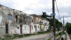 Tras 20 años pagando impuestos los cubanos no ven los beneficios