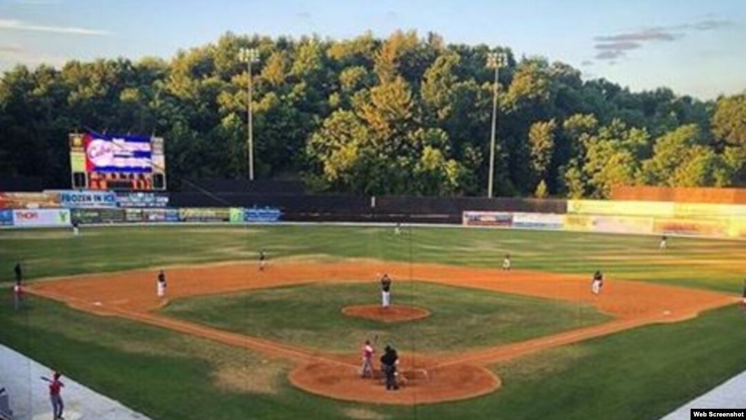 Primer juego entre Cuba y los Mineros del Condado de Sussex.