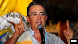 Fotografía de archivo del ex presidente de Colombia Alvaro Uribe. 
