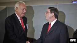 José Manuel García-Margallo (i), ministro de Asuntos Exteriores español, con su homólogo cubano, Bruno Rodríguez. Foto: Archivo.