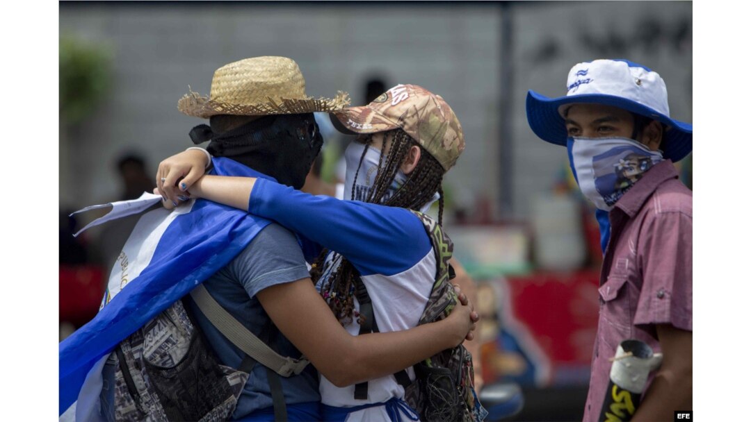 Autoconvocados se manifiestan en Nicaragua a pesar de acecho policial.