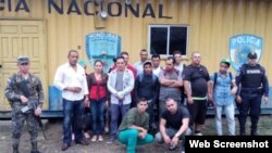 Grupo de 15 cubanos retenidos en Honduras el 12 de junio de 2015.