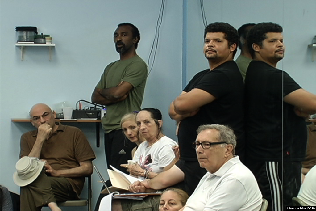 Tantos las clases como los ensayos se realizan bajo la supervisión de los profesores de la Escuela de Sarasota y los invitados de Cuba, México e Italia.