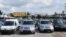 Vista de autos que permanecen parqueados en un depósito para la venta, en La Habana, Cuba, el jueves 19 de diciembre de 2013