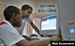 Estudiantes en un Joven Club de Computación (Archivo)