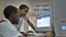Estudiantes en un Joven Club de Computación