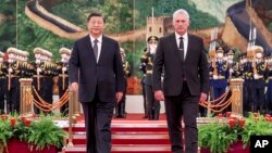 Los gobernantes chino Xi Jinping y cubano Miguel Díaz-Canel en Beijing el 25 de noviembre de 2022. (Ding Lin/Xinhua vía AP).