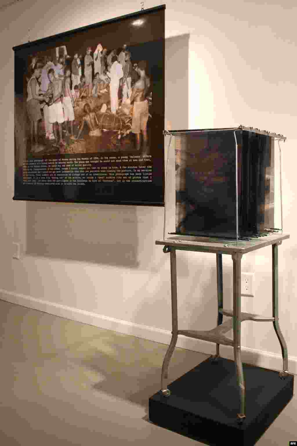 "Salida nocturna" en la exhibición "Éxodo: Documentos Alternos", que se prepara en Miami (EE.UU.) sobre la historia de la crisis de los balseros 1994.