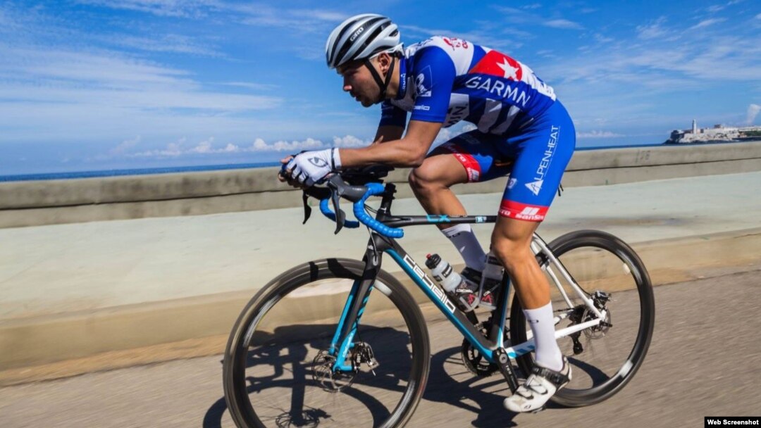 El ciclista extremo austríaco Jacob Zurl.