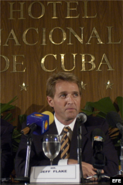 Senador Jeff Flake en una visita a La Habana en el 2006.