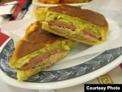La medianoche, versión "light" del sandwich cubano.