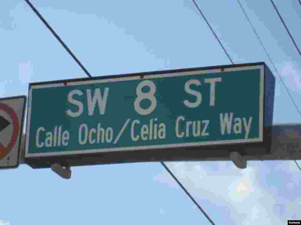 Una calle de Miami lleva el nombre de la cantante cubana Celia Cruz. Foto cortes&iacute;a/ Omer Pardillo