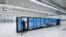 Un técnico supervisa los cables de un ordenador de la próxima generación de supercomputadoras en el Centro Científico de Computadoras de Suiza (CSCS), en Lugano. 