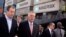 El gobernador del estado de Virginia, Terry McAuliffe (c), durante su visita a la Terminal de Contenedores del Puerto de Mariel, en Artemisa (Cuba), en enero de 2016. 